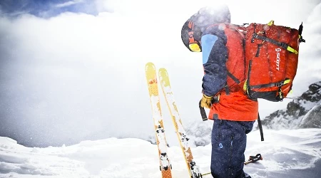 Under Armour – od amerického fotbalu k jehle a niti